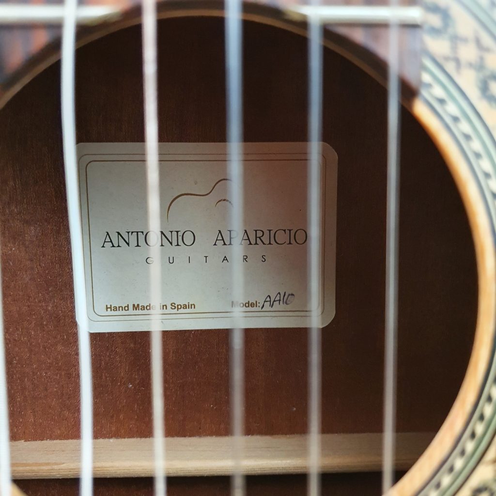گیتار کلاسیک آنتونیو آپاریچیو مدل AA10