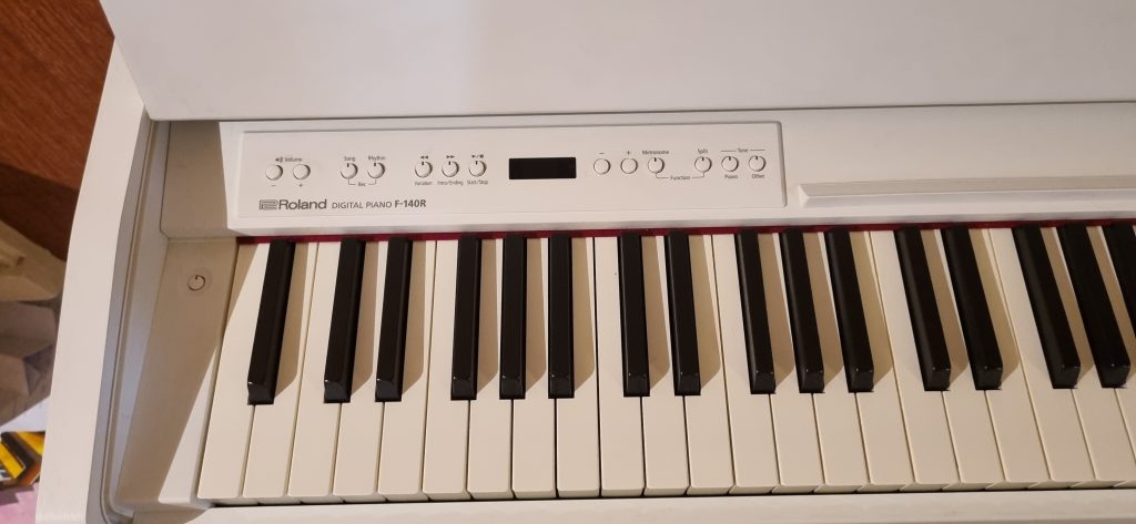 پیانو دیجیتال رولند مدل F140R