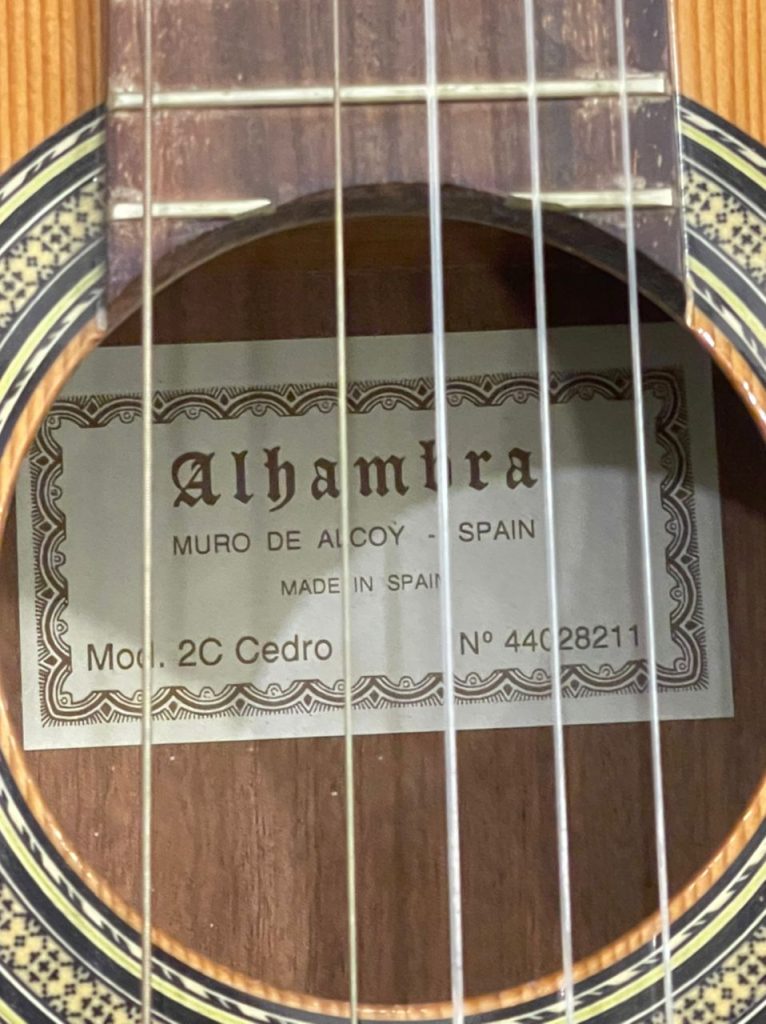 گیتار کلاسیک الحمبرا 2c cedro در حد نو