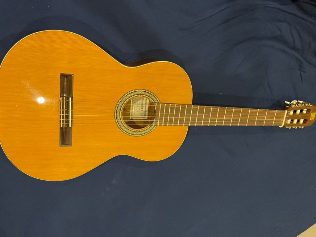 گیتار کلاسیک الحمبرا 2c cedro در حد نو