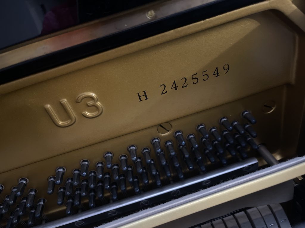 پیانو آکوستیک‌ U3 سری ۲میلیون