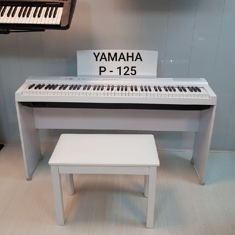پیانو 125 یاماها میز و صندلی