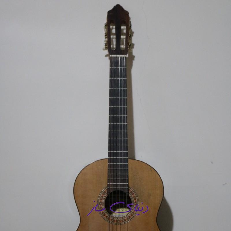 گیتار فلامنکو دست ساز استاد حمید کریمی هلیا ۲۰۱۰